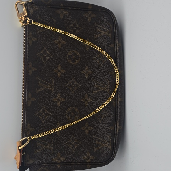 Louis Vuitton Handbags - Louis Vuitton Signiture Brown Mono Pochette W/ LV Chain (EUC)(COA)✨️